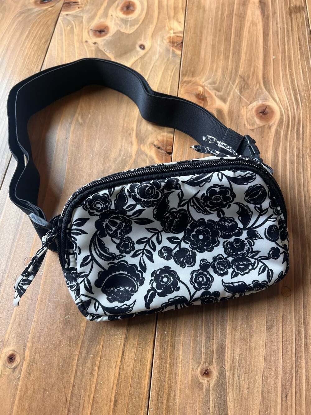 Vera Bradley Black and White Floral Belt Bag Fanny Pack